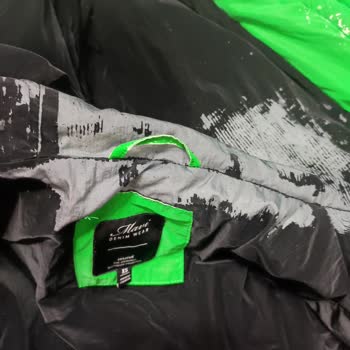 Mavi Jeans Montumun Kapüşon Rengi Soyuldu, Mağaza Yardımcı Olmuyor