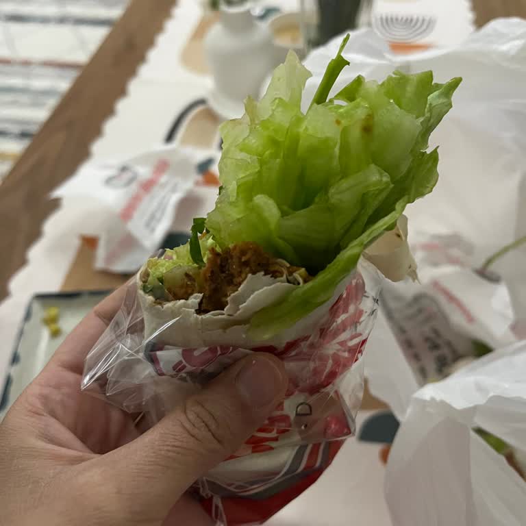 Çiğköfteci Ömer Usta Çiğköfte Dürümde Yeşillik Şovu!