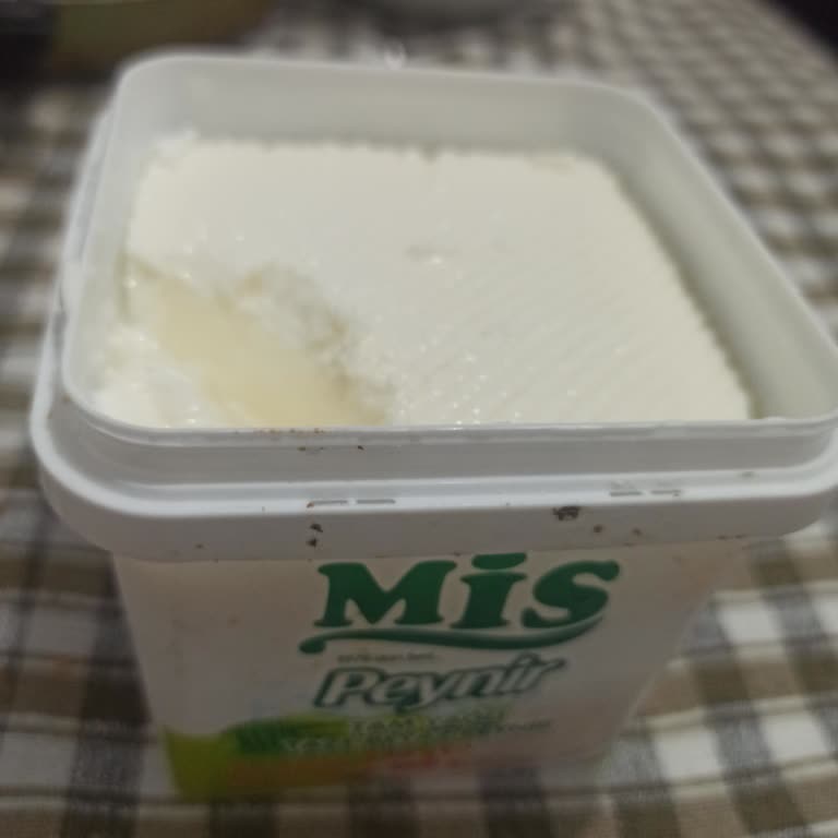 Bozuk Beyaz Peynir Ve İlgisiz Müşteri Hizmetleri