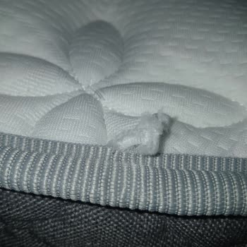 Konfor Mobilya'dan Aldığım Yatakta Dikiş Hatası Ve İlgisiz Servis