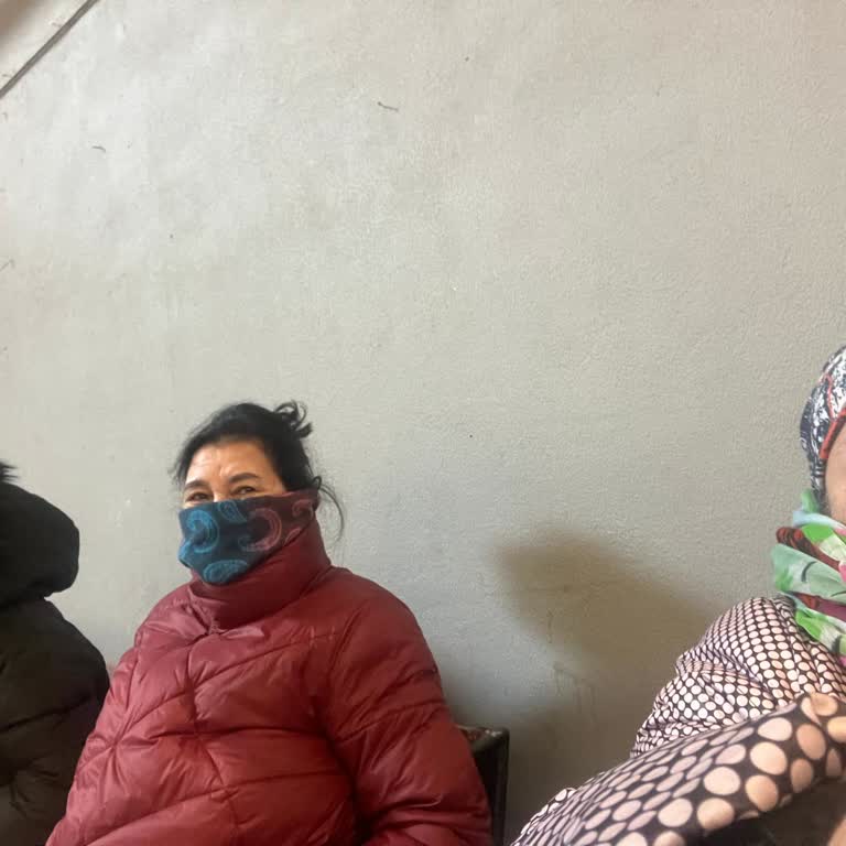 Soğukta Beklemekten Zatürre Olduk: İGA Havalimanı'nın Eksikliği