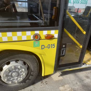 Duraklarda Durdurmayan Otobüs Ve Sorumsuz Şoför