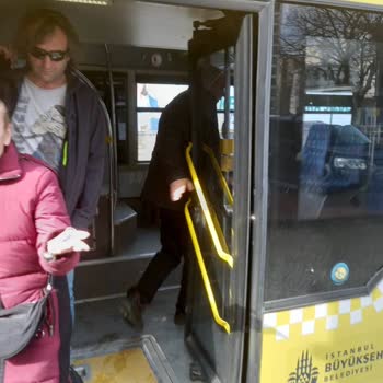 Duraklarda Durdurmayan Otobüs Ve Sorumsuz Şoför