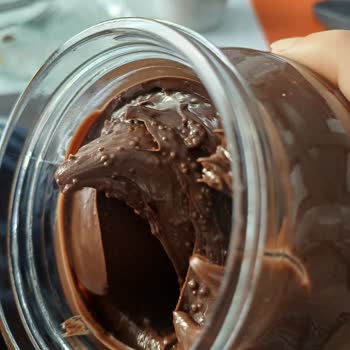 Torku Banada Çikolatasında Pütürlü Ve Topaklı Yapılar