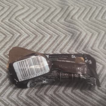 Купленный со скидкой батончик Snickers оказался испорченным