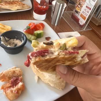 Kahvede Böcek Şoku