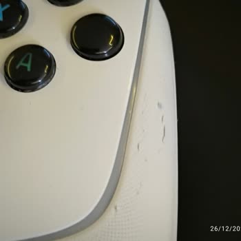 Razer Wolverine V2, desgaste del recubrimiento y problema de servicio