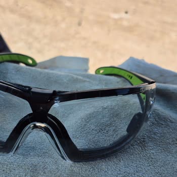 Bozuk Gözlük Ve Silikon Sorunu