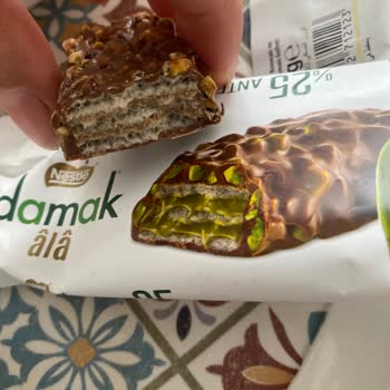 Nestle'nin Yanıltıcı Antep Fıstıklı Çikolatası