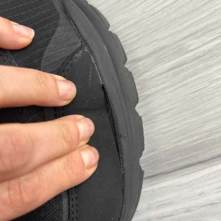 Dayanıklılık Testini Geçemeyen Skechers Botlar