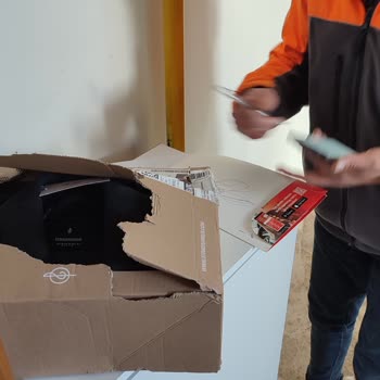 Stradivarius'tan Gelen Eksik Ve Yırtık Kargo Sorunu