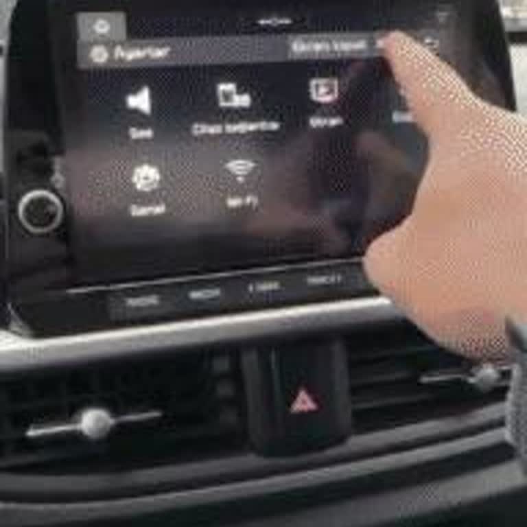 Kia Picanto Multimedya Ekranı Kendi Kendine İşlem Yapıyor