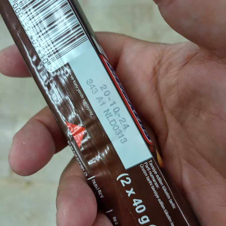 Snickers, sabor extraño y fecha de vencimiento pasada