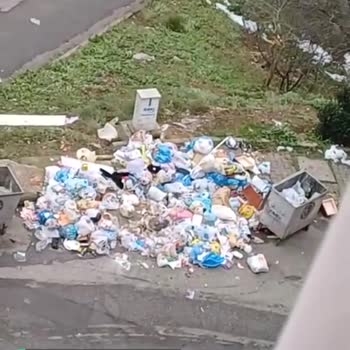 Kartal Belediyesi Kartal Uğur Mumcu Mah Çöp İçinde
