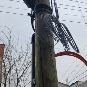 Fiber Çalışması Sonrası Açıkta Kalan Çukur Tehlike Saçıyor