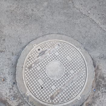 Fiber Çalışması Sonrası Açıkta Kalan Çukur Tehlike Saçıyor