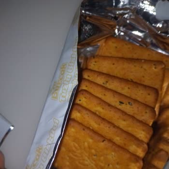 Yanık Kokulu Ve Acı Tadıyla Hayal Kırıklığı Yaratan Bisküviler