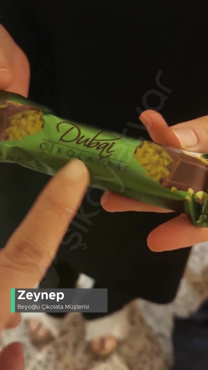 Beyoğlu Dubai Çikolatasının İçinde Fıstık Ve Kadayıf Yok! videonun kapak resmi