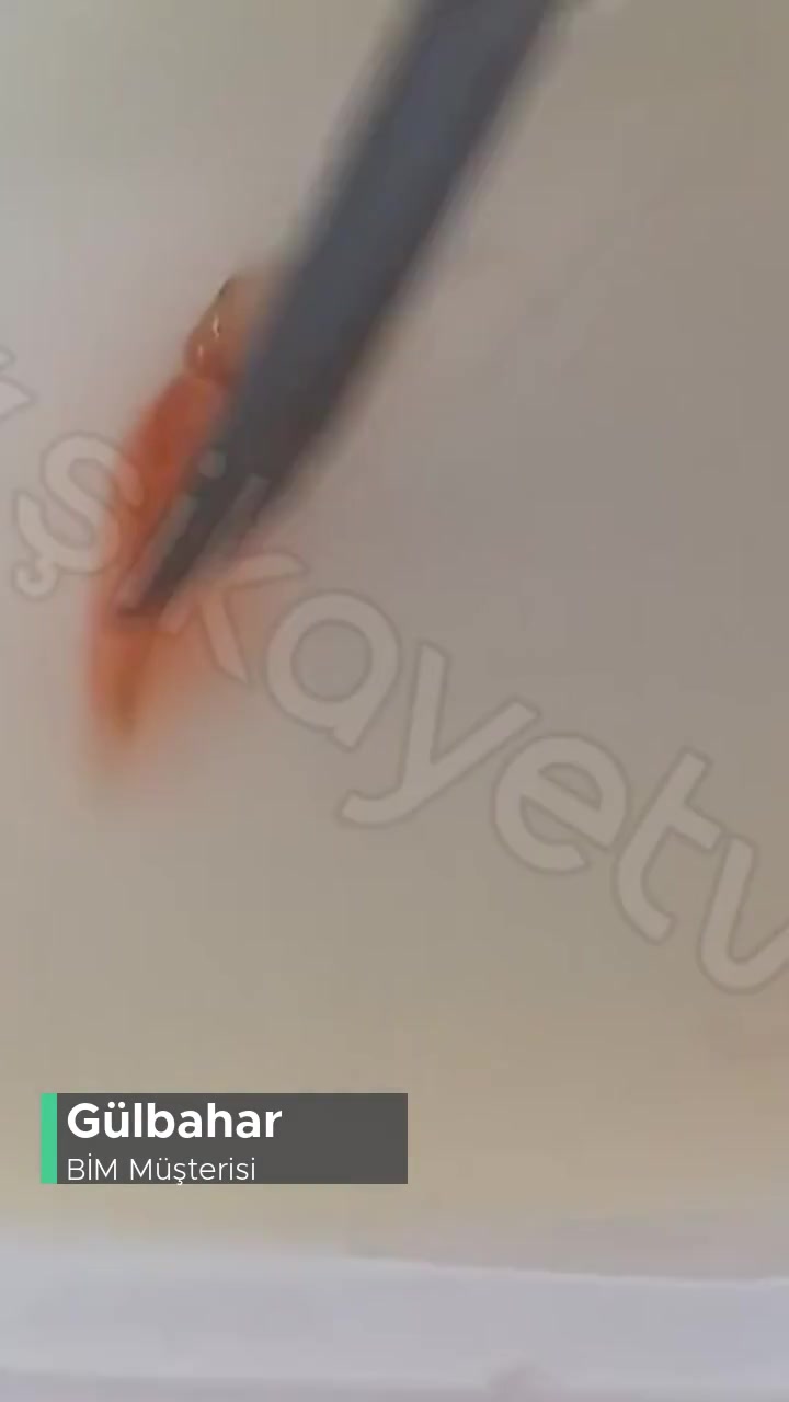 BİM Aknaz Süzme Peynir Üzerinde Turuncu Bir Şey Var! videonun kapak resmi