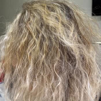 Kuaför Faciası: Saçlarım Yandı Ve Telafi Edilmedi