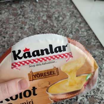 BİM Marketlerde Hijyen Skandalı: Peynirde Saç Çıktı!