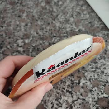 BİM Marketlerde Hijyen Skandalı: Peynirde Saç Çıktı!