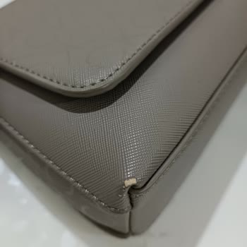 Calvin Klein Çantada Hızlı Deri Soyulması Sorunu