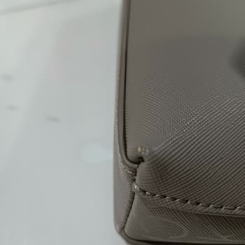 Calvin Klein Çantada Hızlı Deri Soyulması Sorunu