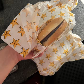 Carl's Jr. Akasya AVM'de Hayal Kırıklığı: Eksik Ve Lezzetsiz Hamburger Deneyimi!