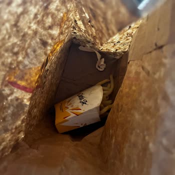 Carl's Jr. Akasya AVM'de Hayal Kırıklığı: Eksik Ve Lezzetsiz Hamburger Deneyimi!