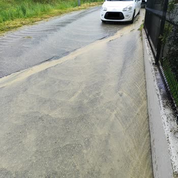 Yağmurda Dereye Dönüşen Sokak Sorunu