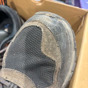 6 Ayda Dağılan Skechers Botlar Ve Mağaza İlgisizliği