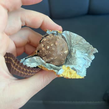 Ferrero Rocher Chocolates I Bought at Migros are Stale and Spoiled with White Spots!