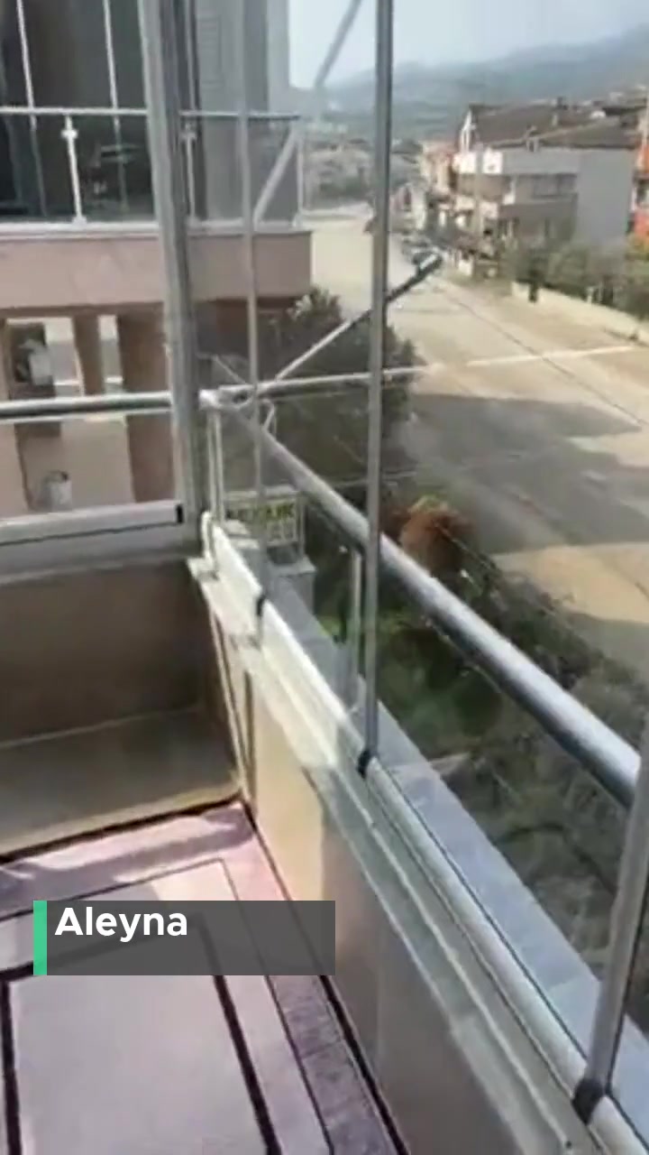 İzmir Dikili Belediyesi Evimizin Önü Kazıldı, Aylardır Bakılmıyor! videonun kapak resmi