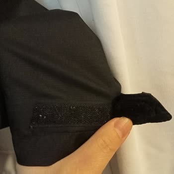 Yağmurluğun Cırt Cırtları Mahcubiyet Yaratıyor