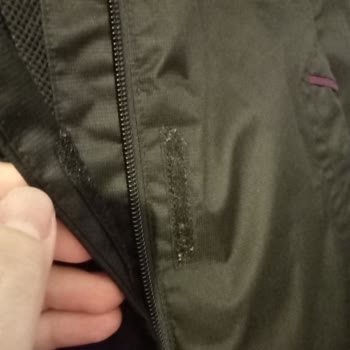 Yağmurluğun Cırt Cırtları Mahcubiyet Yaratıyor