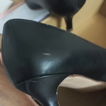Graceland Sent Me Damaged Shoes with Terrible Packaging