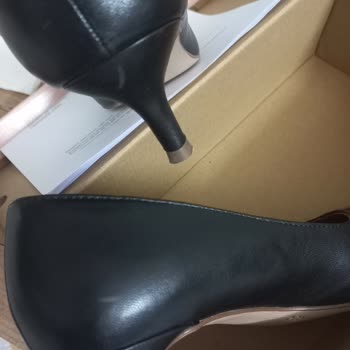 Graceland Sent Me Damaged Shoes with Terrible Packaging