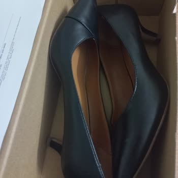 Graceland Sent Me Damaged Shoes with Terrible Packaging