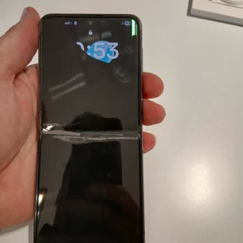 Samsung Z Flip 4: Ekran Sorunlarıyla Başım Dertte!
