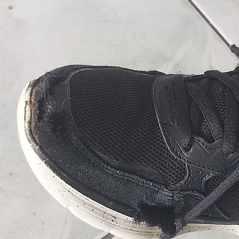 My Skechers Shoes Started Peeling and Stitching Came Loose After Just 2.5 Months