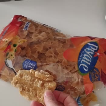 Piyale Makarnanın İçinden Şekillenmemiş Kuru Büyük Hamur Çıktı!