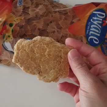 Piyale Makarnanın İçinden Şekillenmemiş Kuru Büyük Hamur Çıktı!
