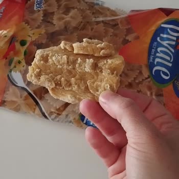 Piyale Makarnanın İçinden Şekillenmemiş Kuru Büyük Hamur Çıktı!
