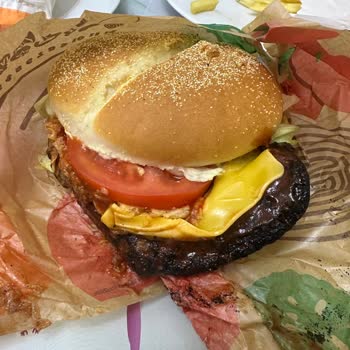 Burger King'de Hayal Kırıklığı: Siparişler Yanmış Ve Pişmemiş