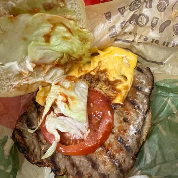 Burger King'de Hayal Kırıklığı: Siparişler Yanmış Ve Pişmemiş