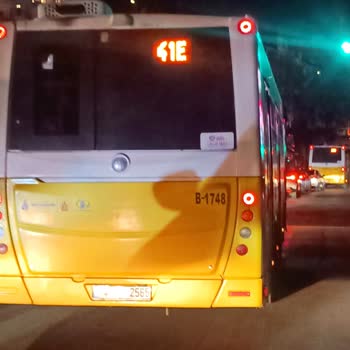 Boş Otobüs Yolcu Almadan Geçti: Trafikte Mağduriyet