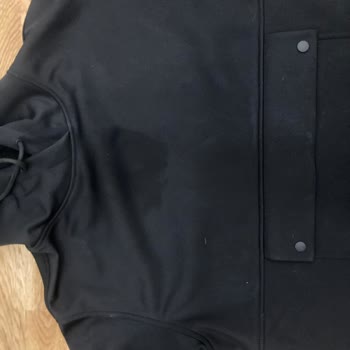 Oysho Denied My Return for a Faulty Jacket With White Marks on the Sleeves