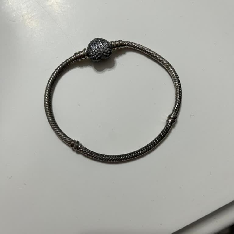 Pandora Bileklik Karardı, Müşteri Suçlandı