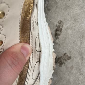 Skechers D'Lites Ayakkabıda 6 Ayda Beklenmedik Aşınma Ve Çatlaklar